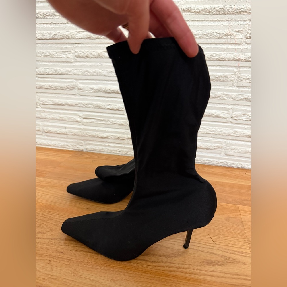 Zara Black Heeled Boots with Pointed Toe and Stretchy Fit